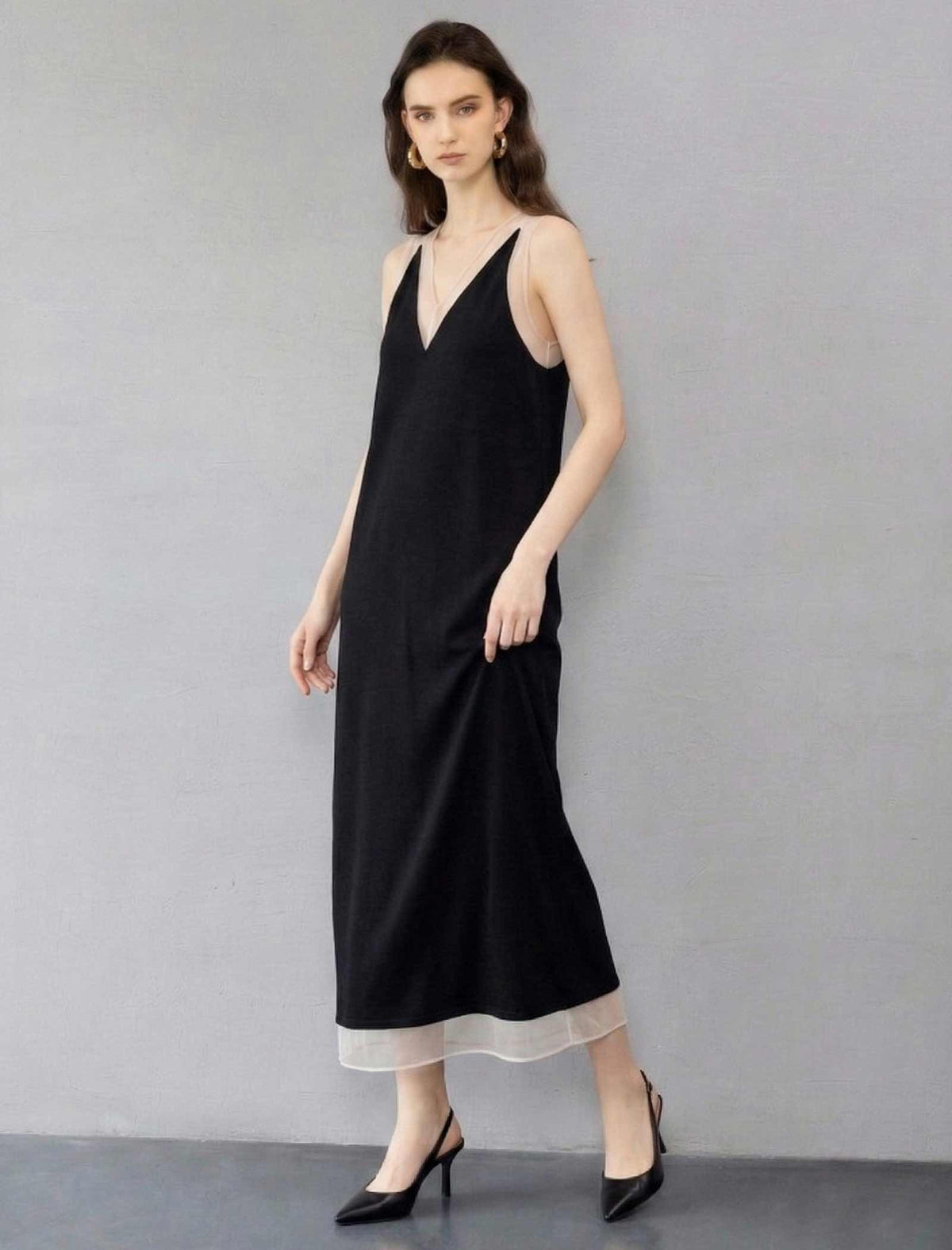 Minimalist V-Neck Sleeveless Cocktail Dress