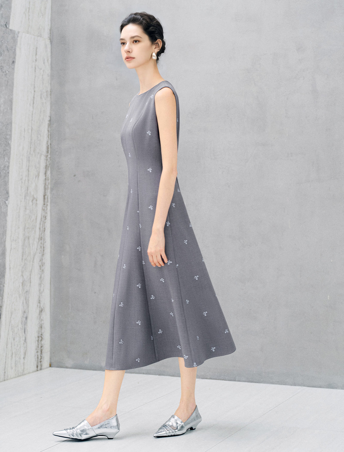 Bow Embroidery Sleeveless Midi Dress