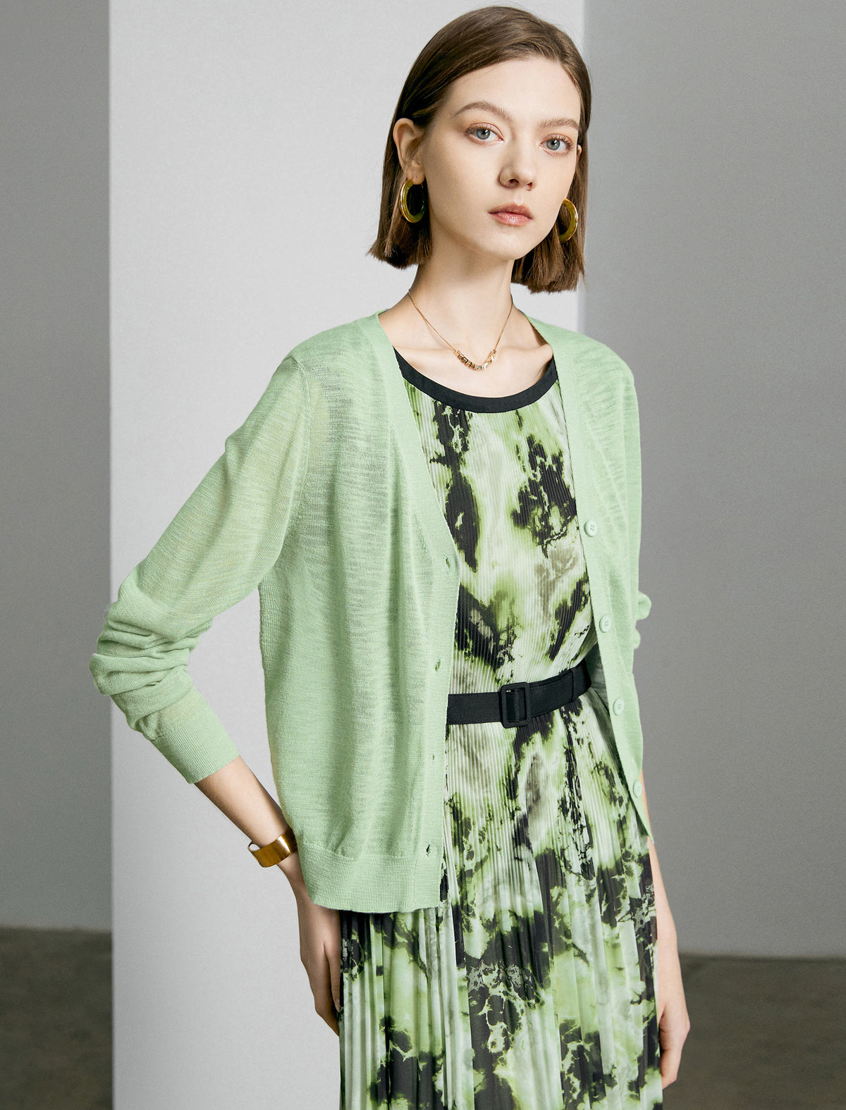 Lightweight Solid Color V-Neck Knit Cardigan
