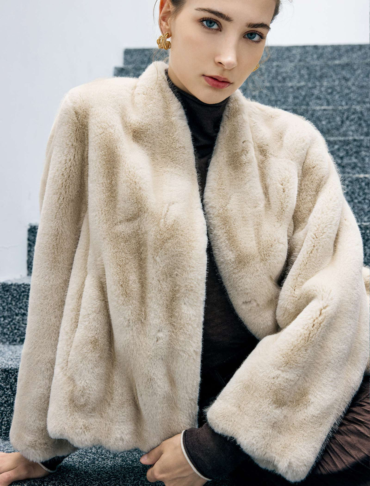 Long-sleeved open-front shearling coat