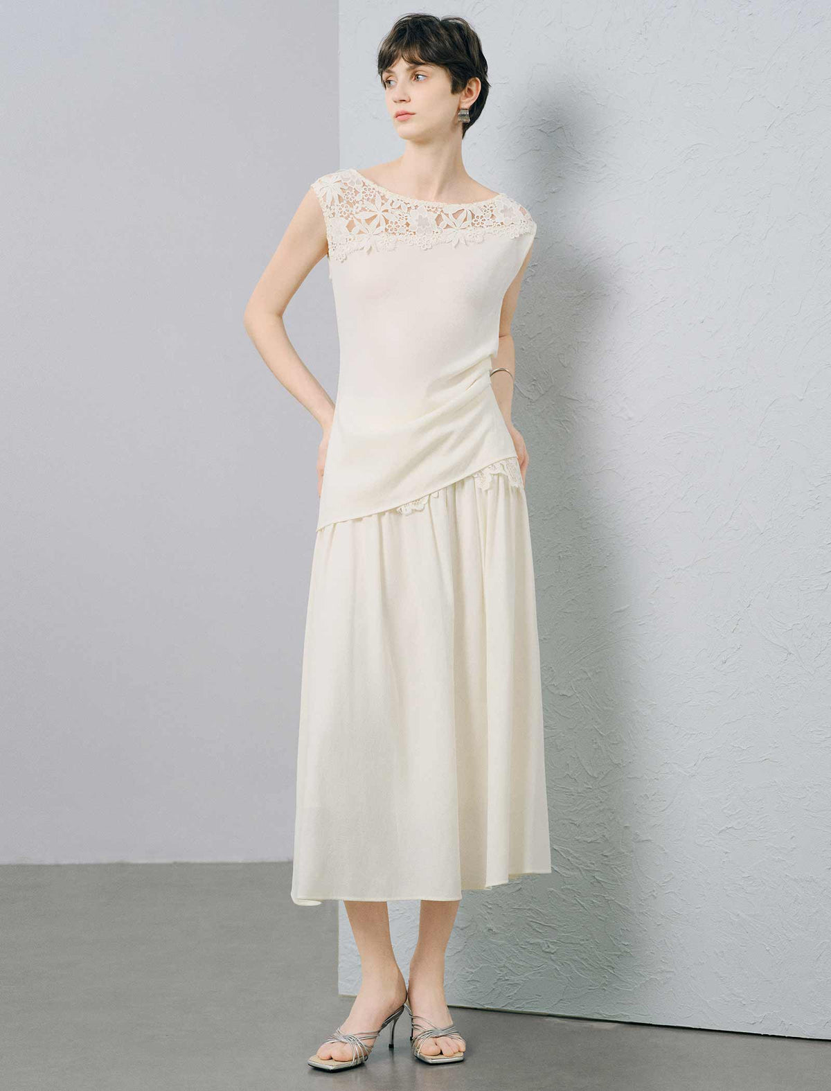 Ivory Floral Lace Boat Neck Sleeveless Tank Top