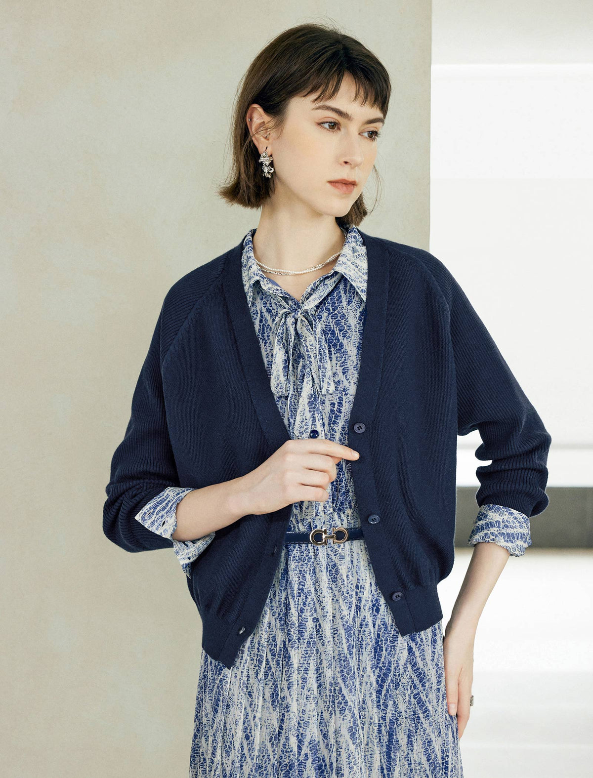 Minimalist V‑Neck Solid Knit Cardigan