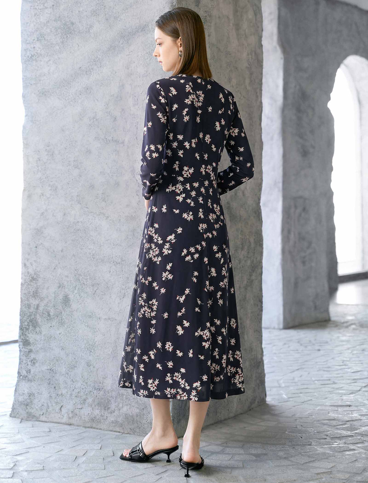 Floral Print V-Neck Ruched Waist Midi Dress