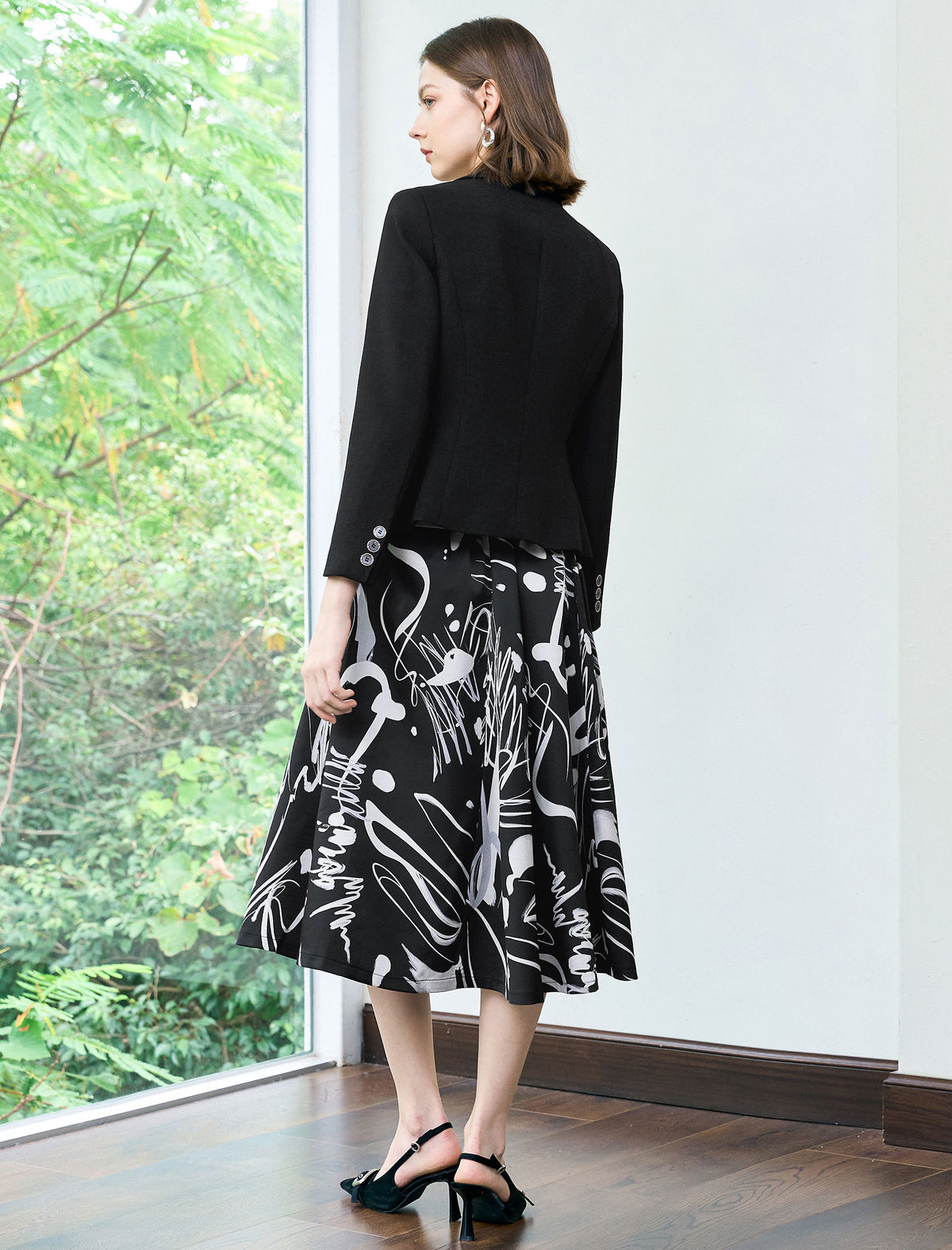 Black Structured Minimalist Professional Blazer