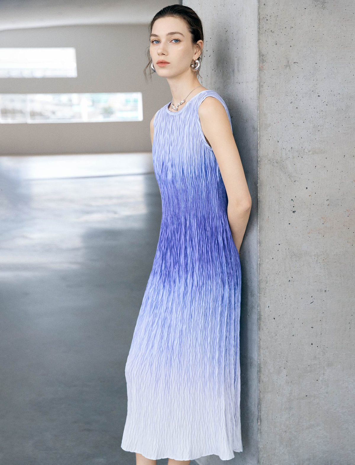 Ombre Crinkle Pleat Sleeveless Midi Dress