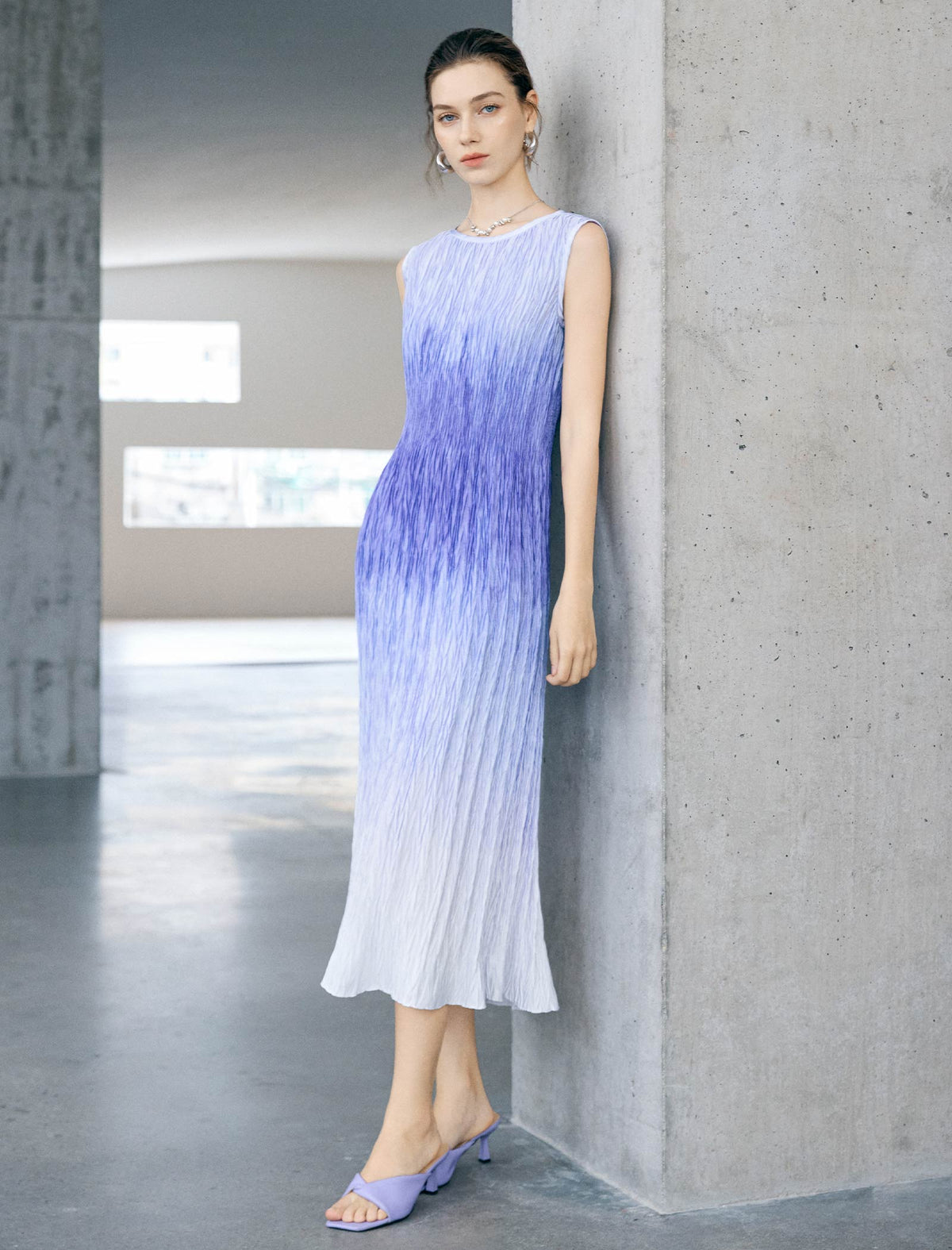 Ombre Crinkle Pleat Sleeveless Midi Dress