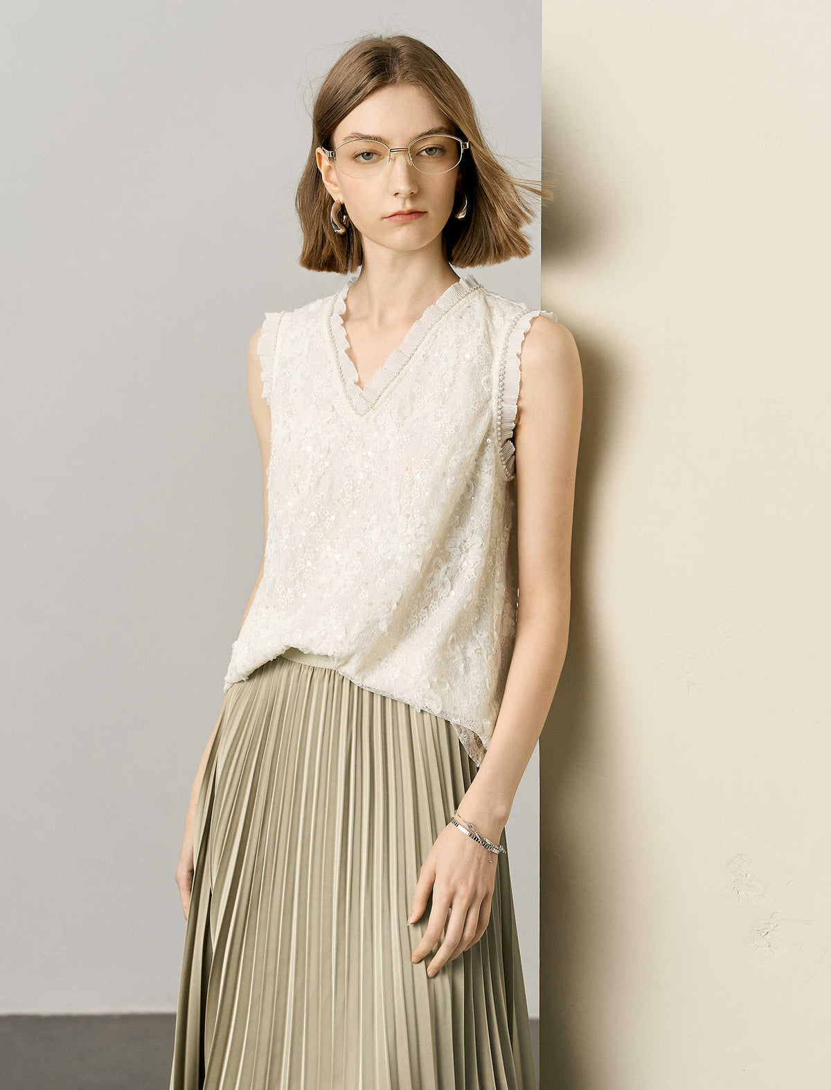 Cream Lace V-Neck Sleeveless Top