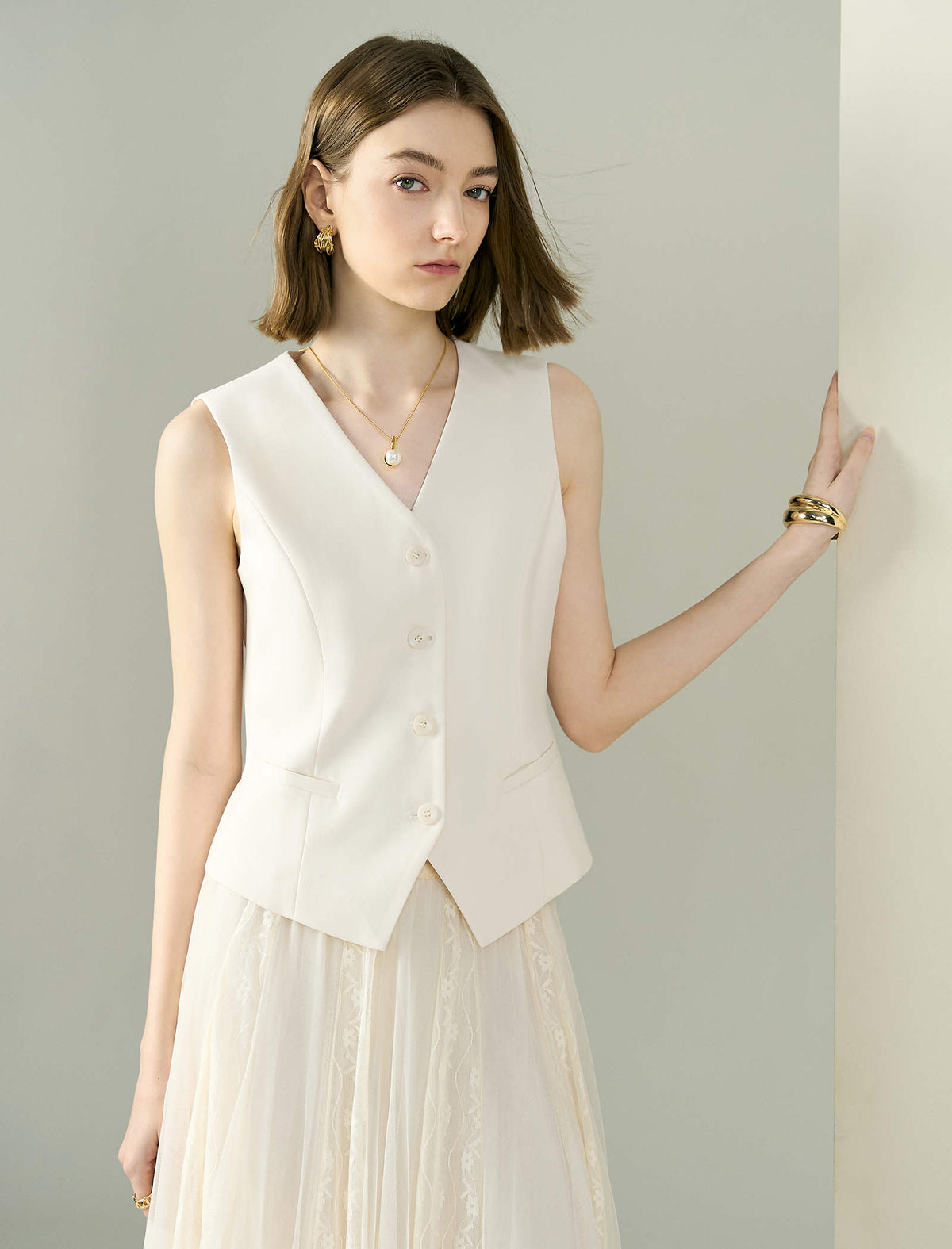 Clean Tailored Cream White V-Neck Button Front Vest