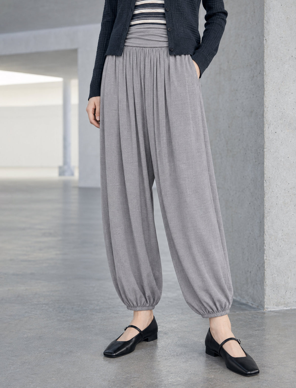 Draped Wool-Blend Ruched Waistband Lantern Pants