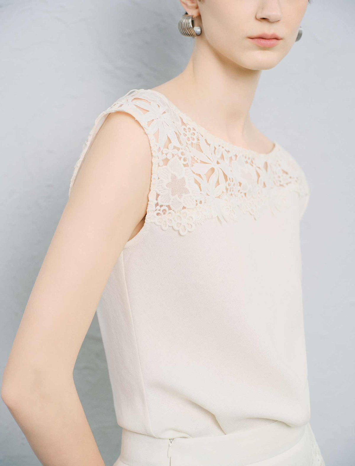 Ivory Floral Lace Boat Neck Sleeveless Tank Top