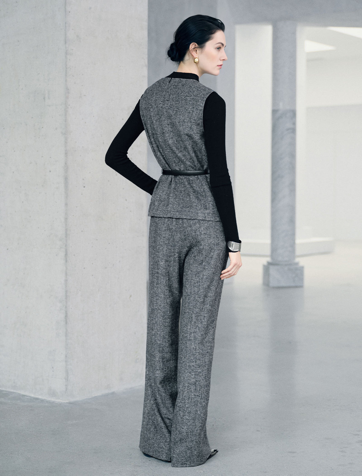 Wool Blend Crewneck Belted Pocket Sleeveless Vest