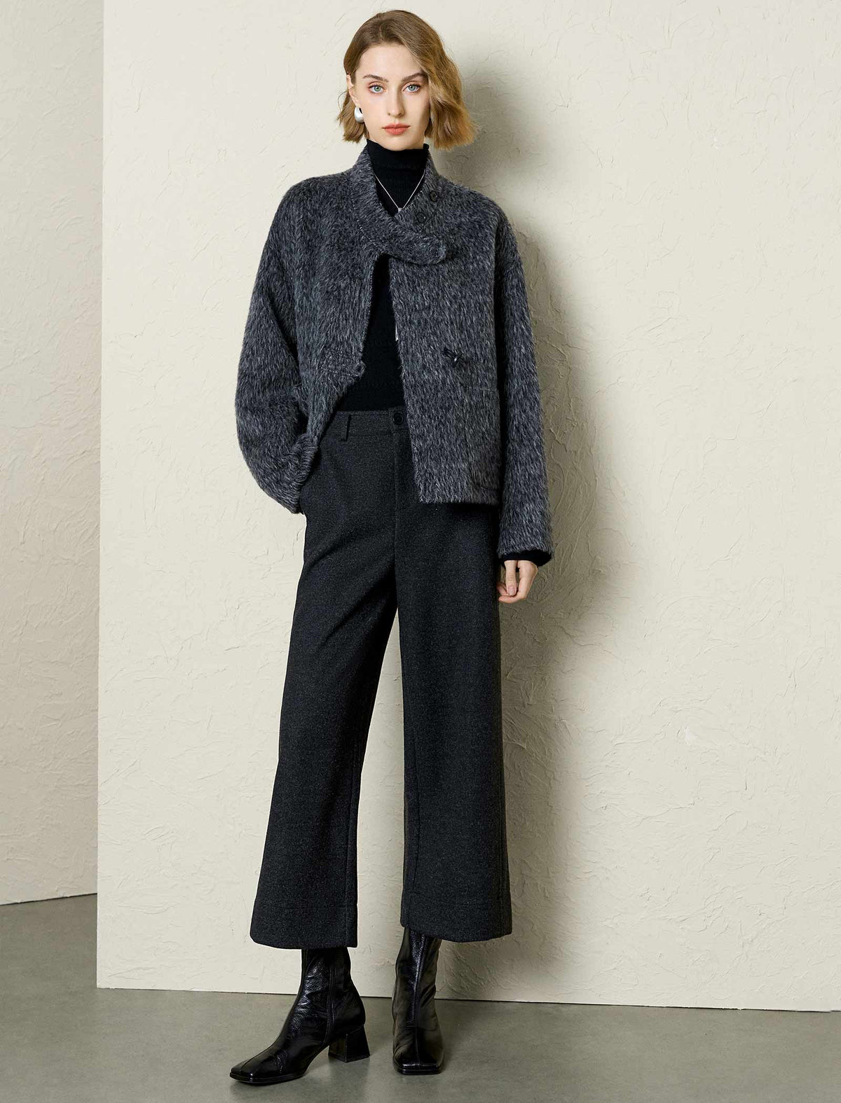 Textured Wide-Leg Cropped Pants