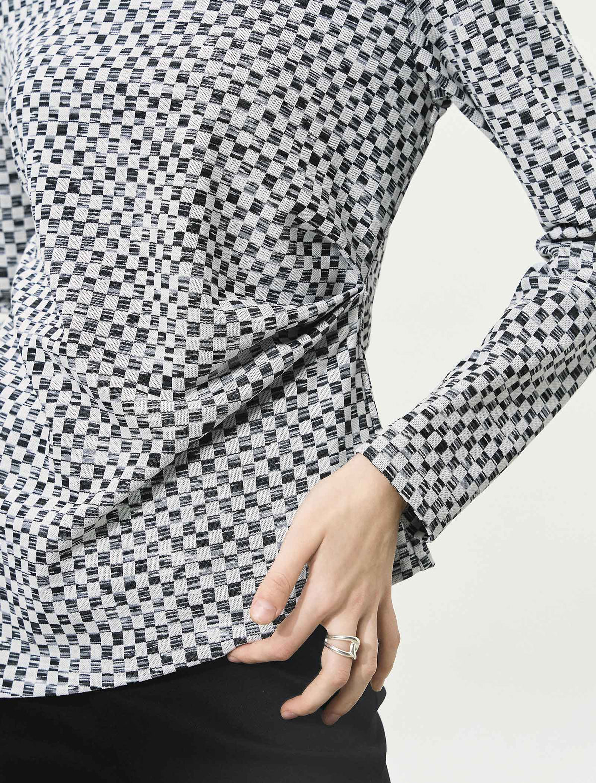 Plaid Black White Slim Fit Knit Top
