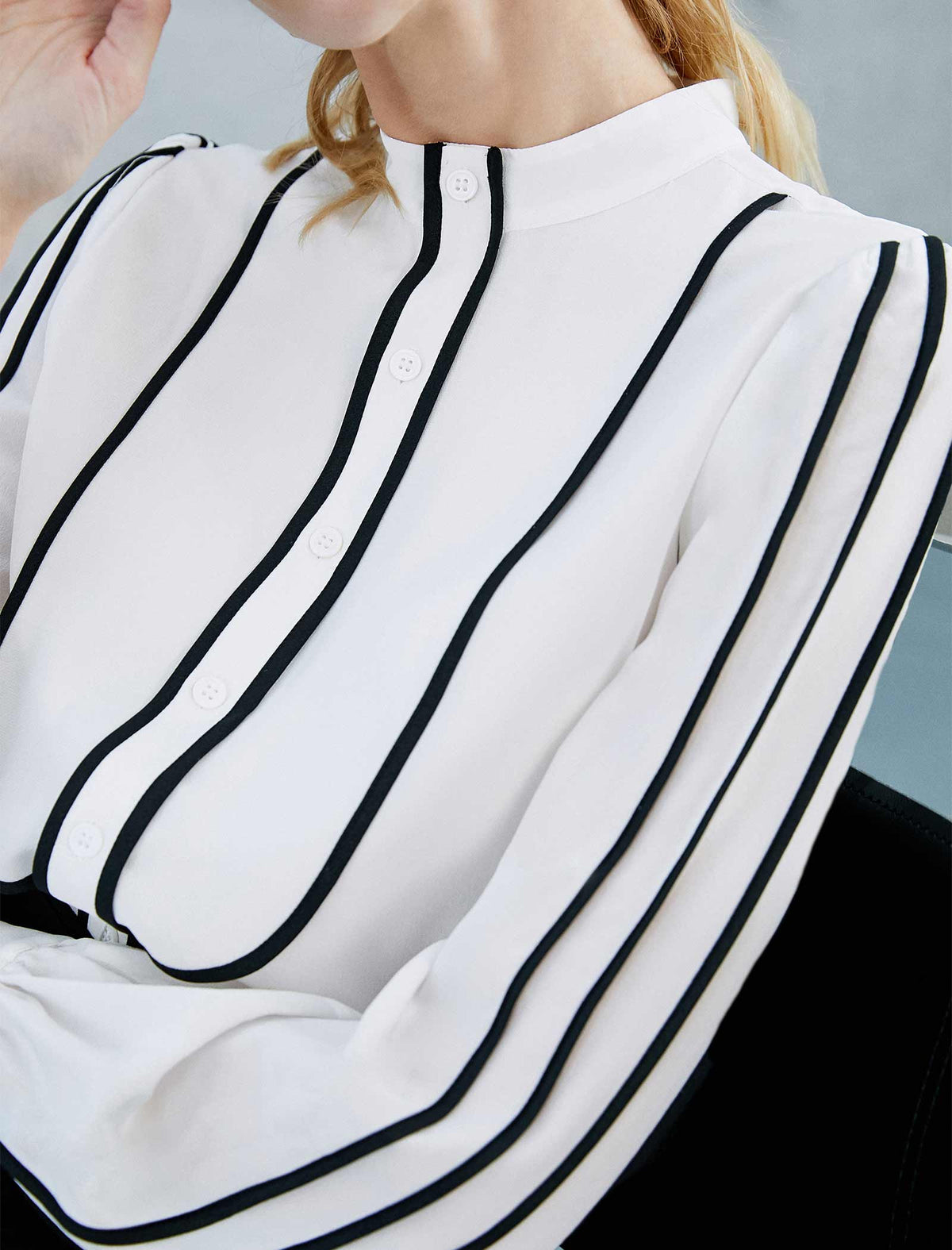 Contrast Trim Mock Neck Shirt