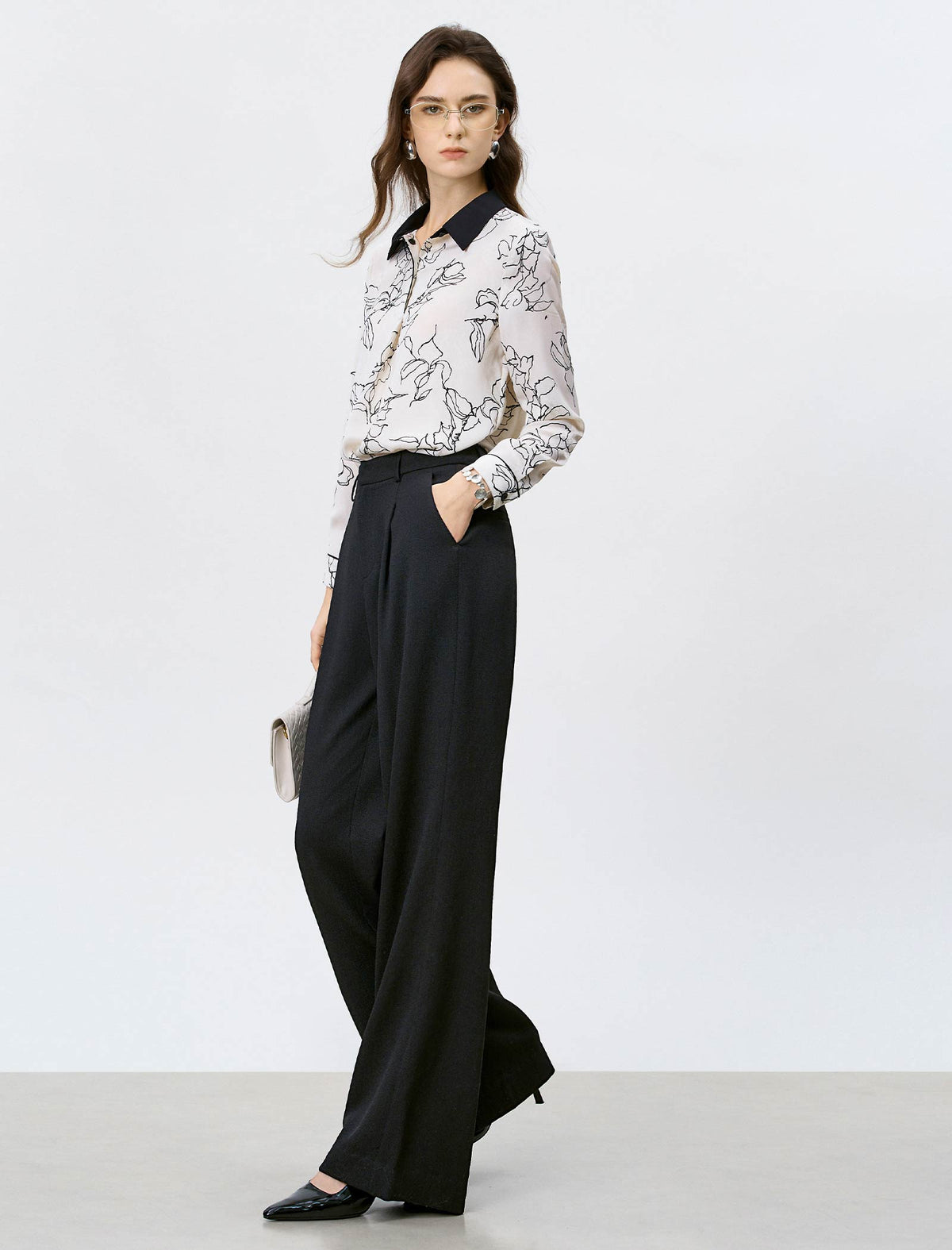 Abstract Line Art Contrast Collar Blouse