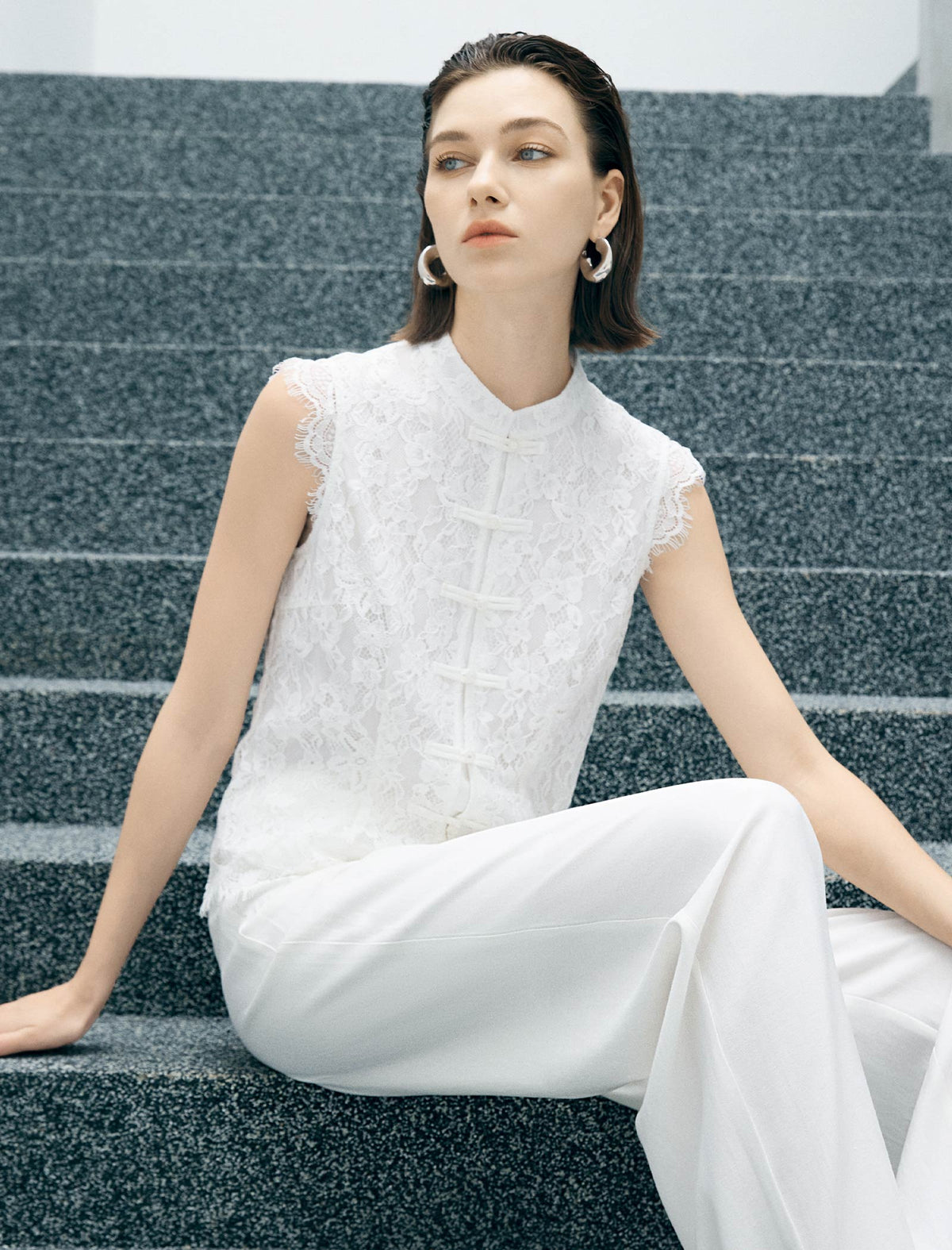 White Floral Lace Chinese Frog Button Sleeveless Vest Top