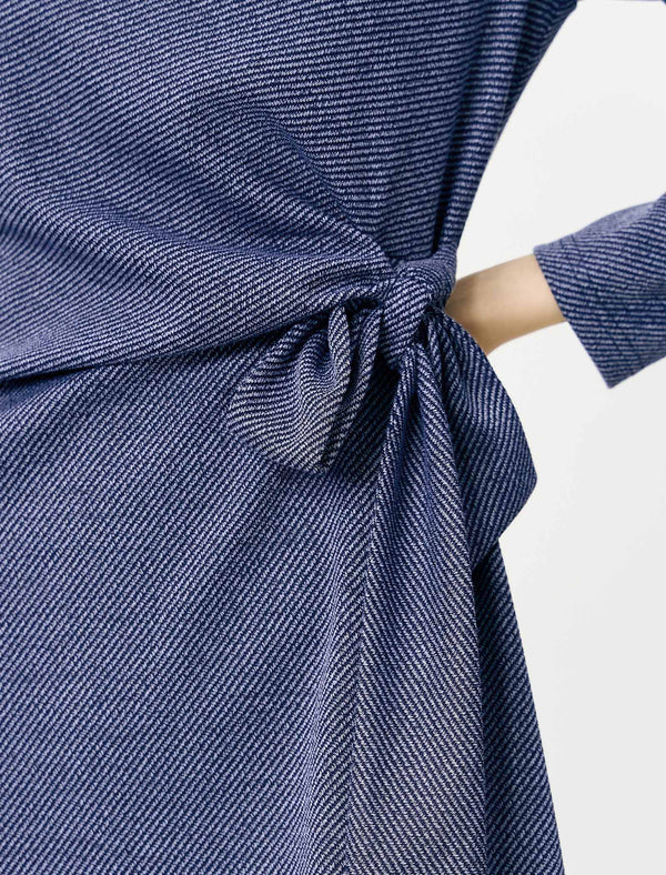 Waist-Defining Slim Fit Long-Sleeve Midi Dress