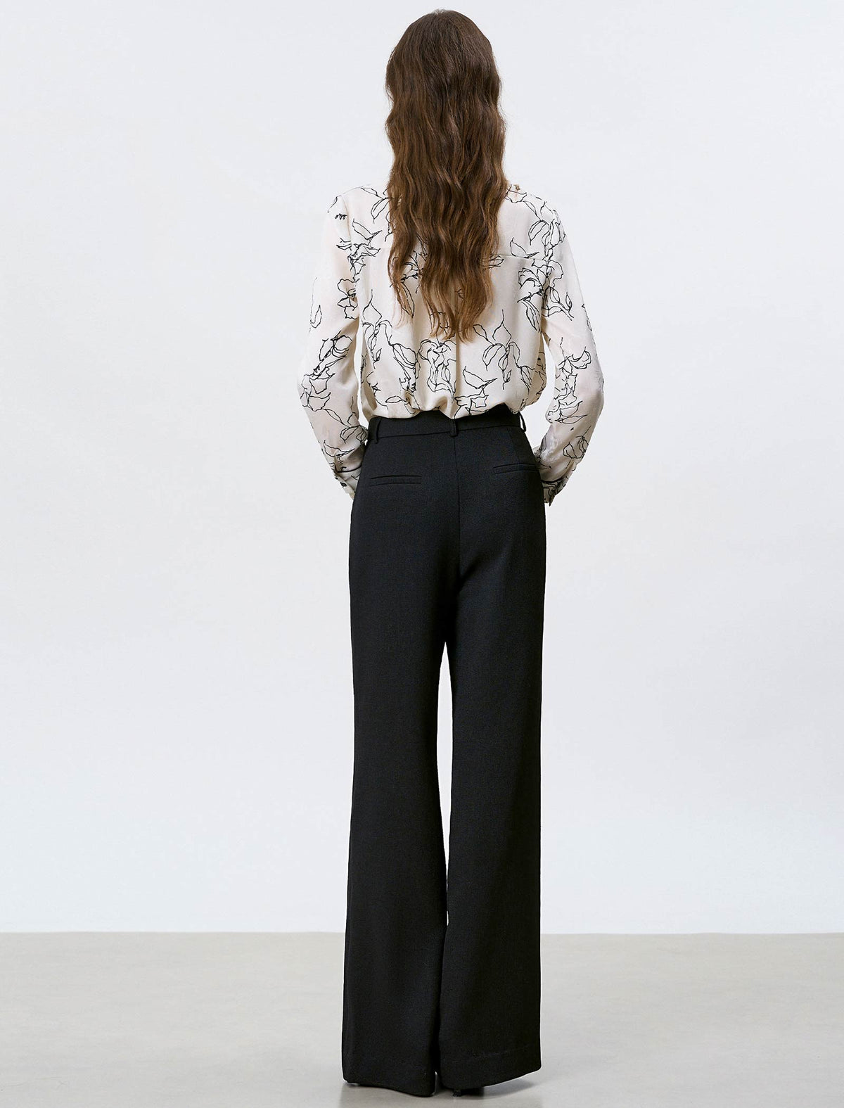 Abstract Line Art Contrast Collar Blouse