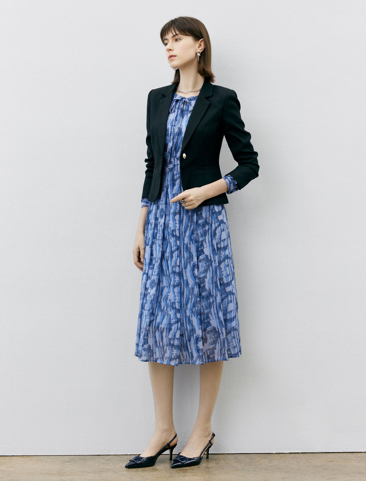 Pearl Button Slim Fit Lapel Blazer