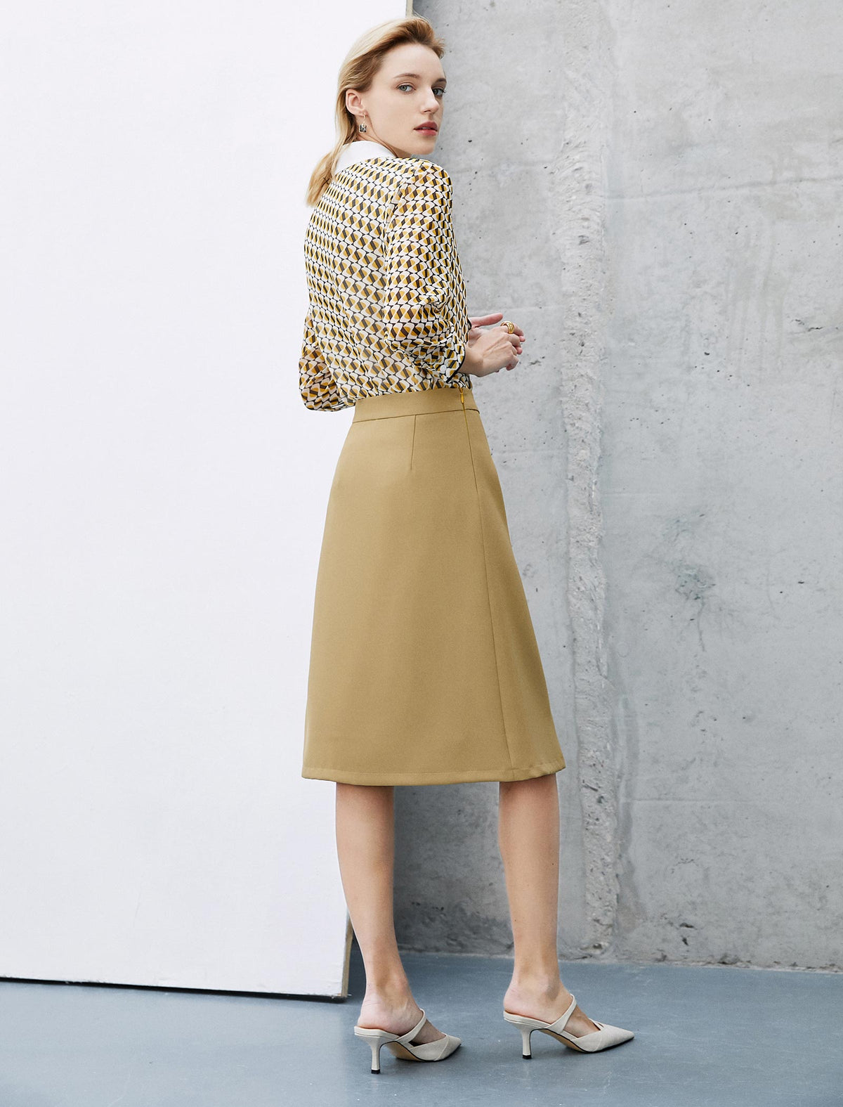 Asymmetric Solid Color Pleated Skirt
