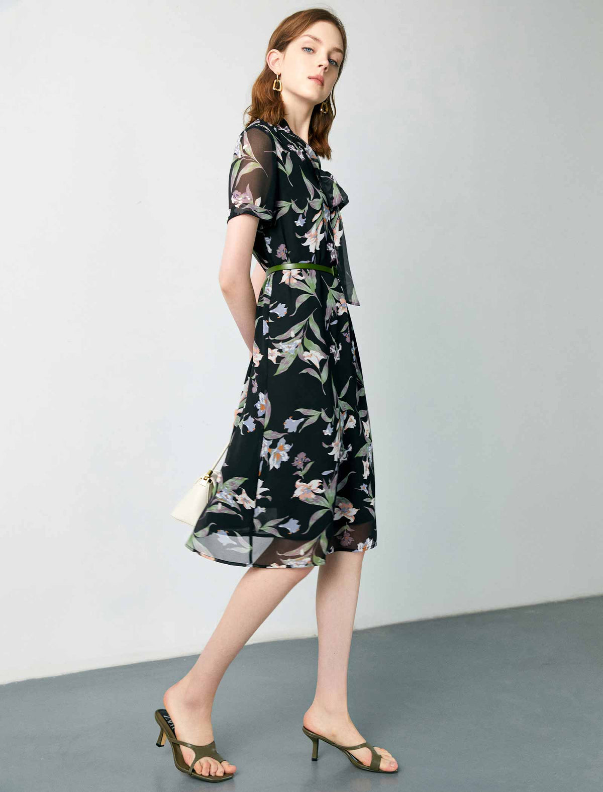 Chiffon Waist-Cinched Short Sleeve Dress