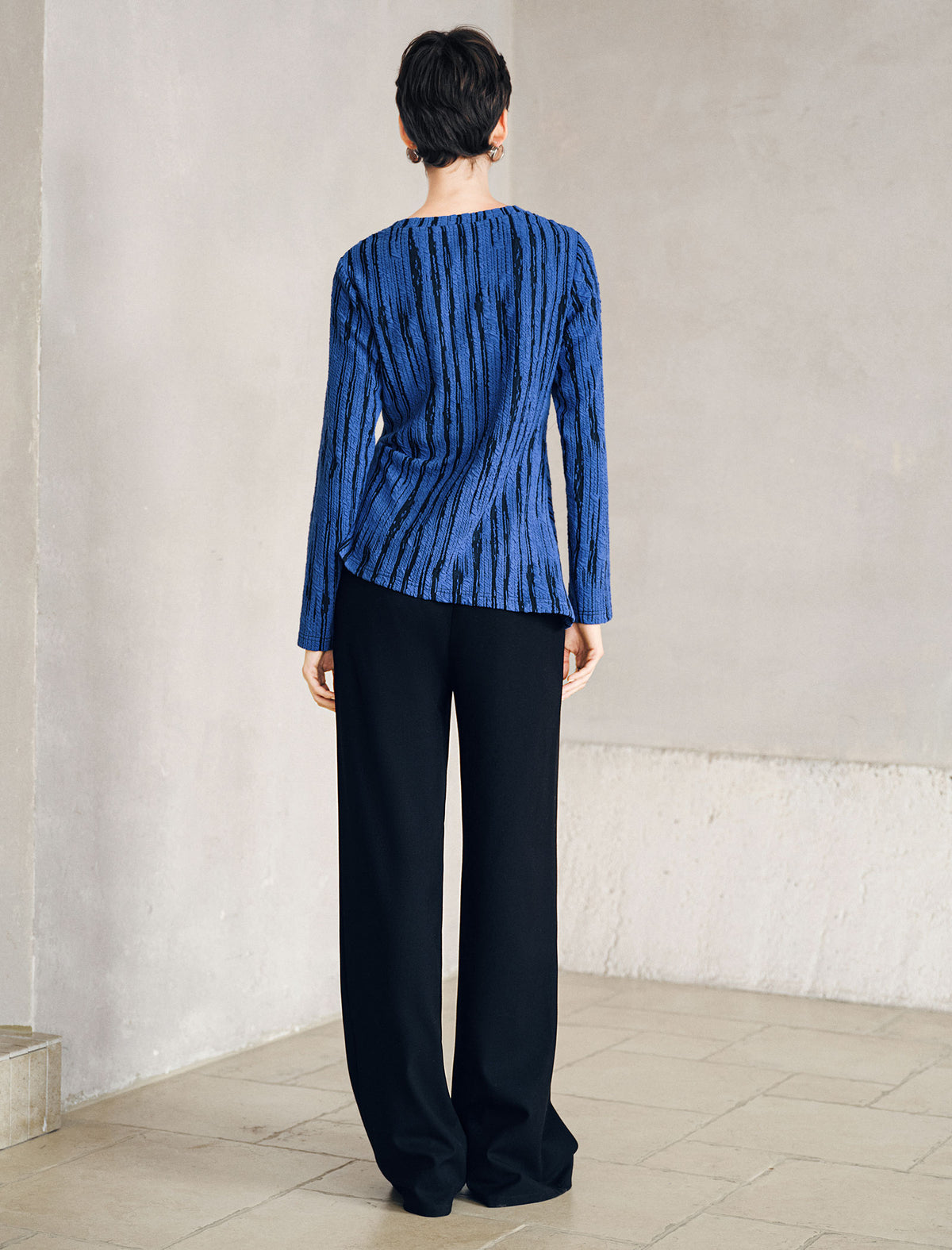 Abstract Diagonal Print Twist Front Long Sleeve Top