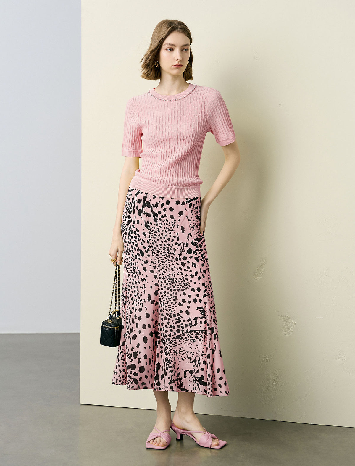 Beaded Collar Ribbed Short Sleeve Knit Top