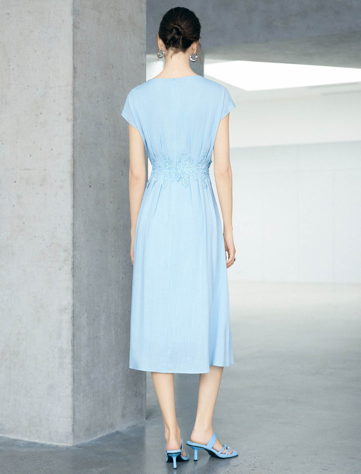 Light Blue Notched Neck Lace Waist Cap Sleeve Midi Dress