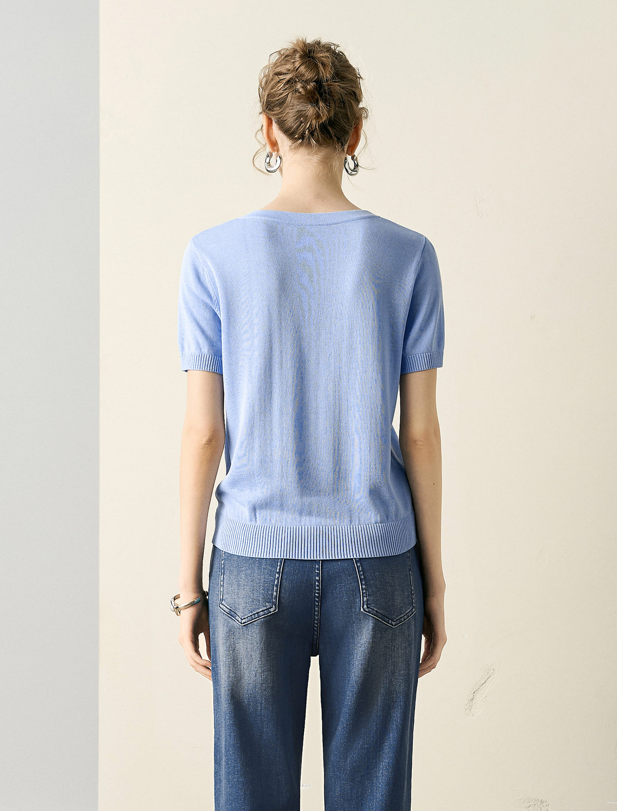 Notched V-Neck Graphic Knit Short Sleeve Top