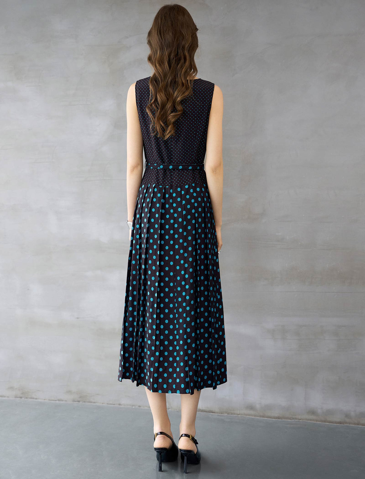 Black And Turquoise Polka Dot Pleated Sleeveless Midi Dress