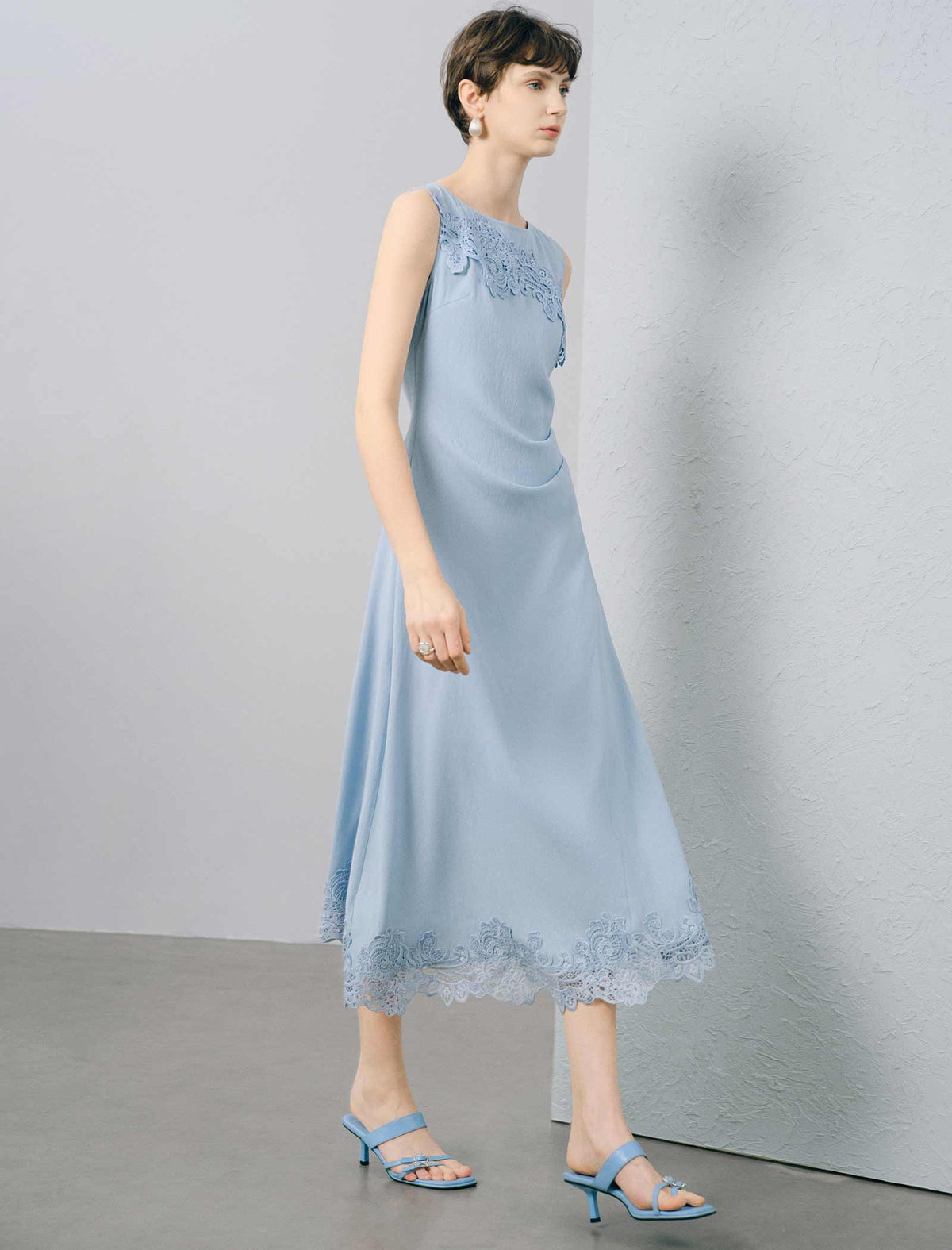 Light Blue Lace Detail Sleeveless Midi Dress