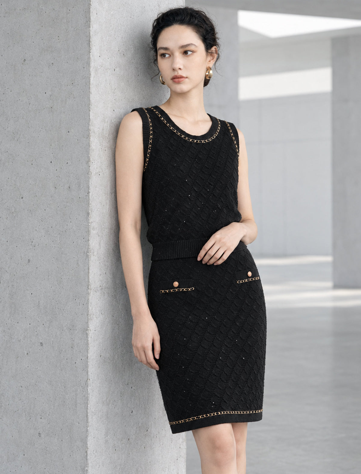Chain-Trimmed Pocket in a Blended Fabric Knit Skirt