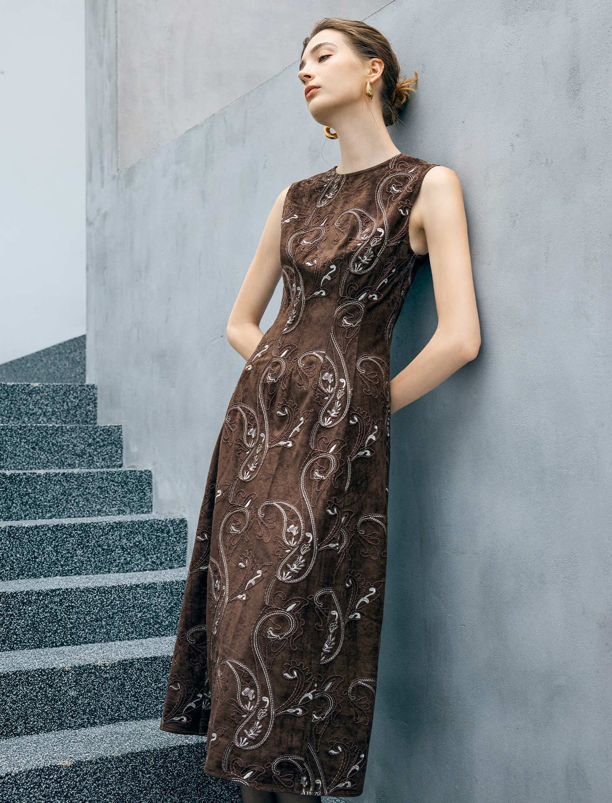 Embroidered Paisley Crewneck Sleeveless A-Line Midi Dress