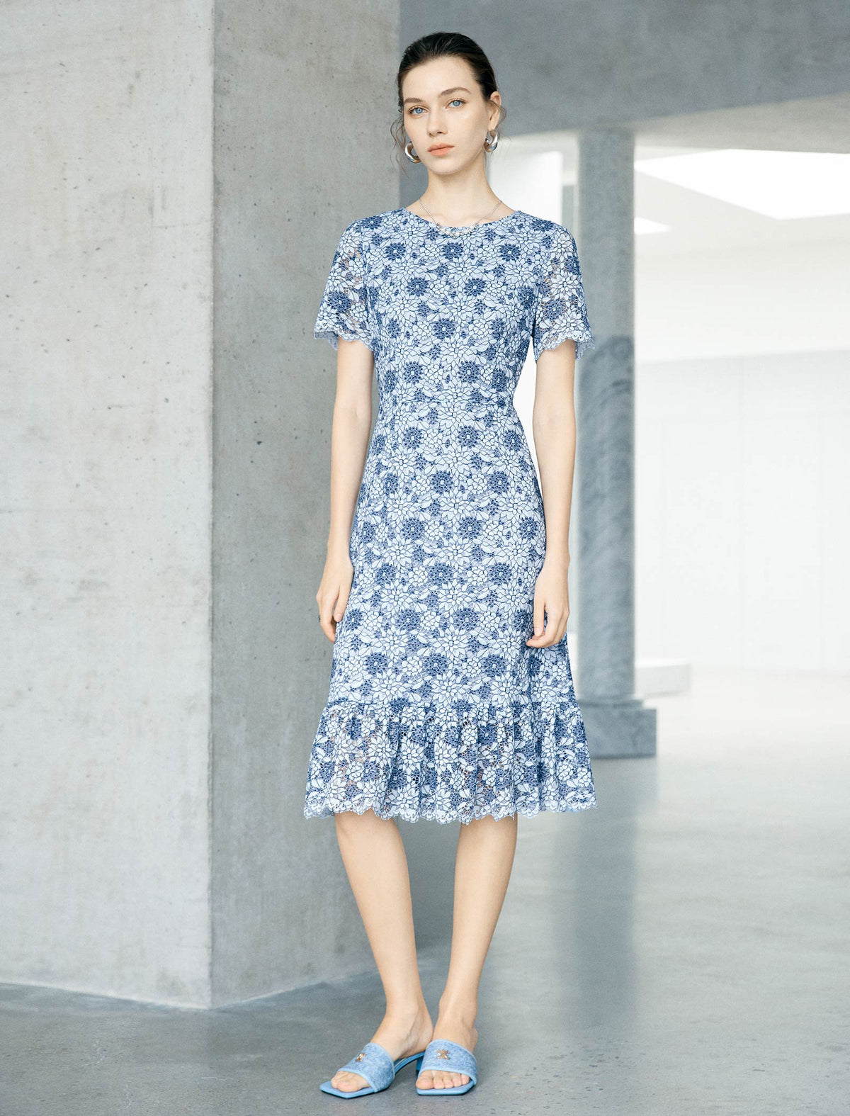 Blue Floral Lace Ruffle Hem Short Sleeve Midi Dress