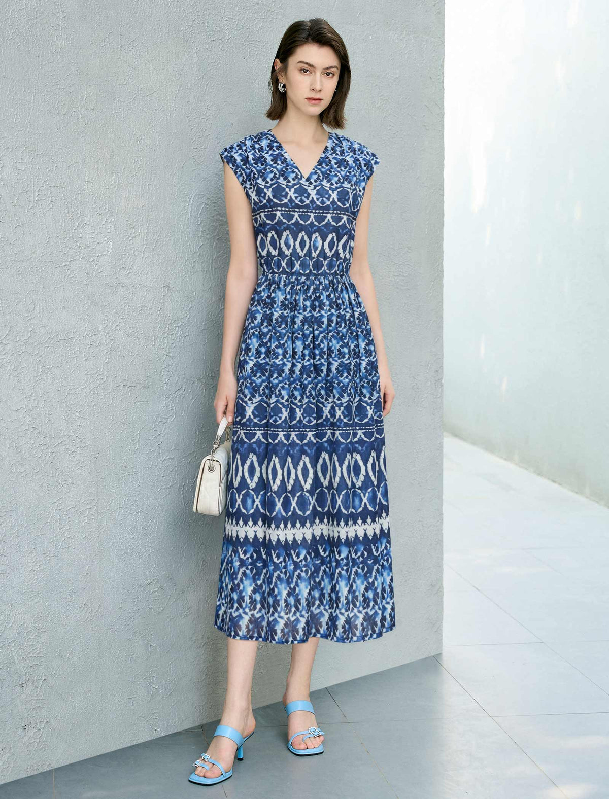 Blue Geometric Print V-Neck Sleeveless Waist Fitted Midi Dress