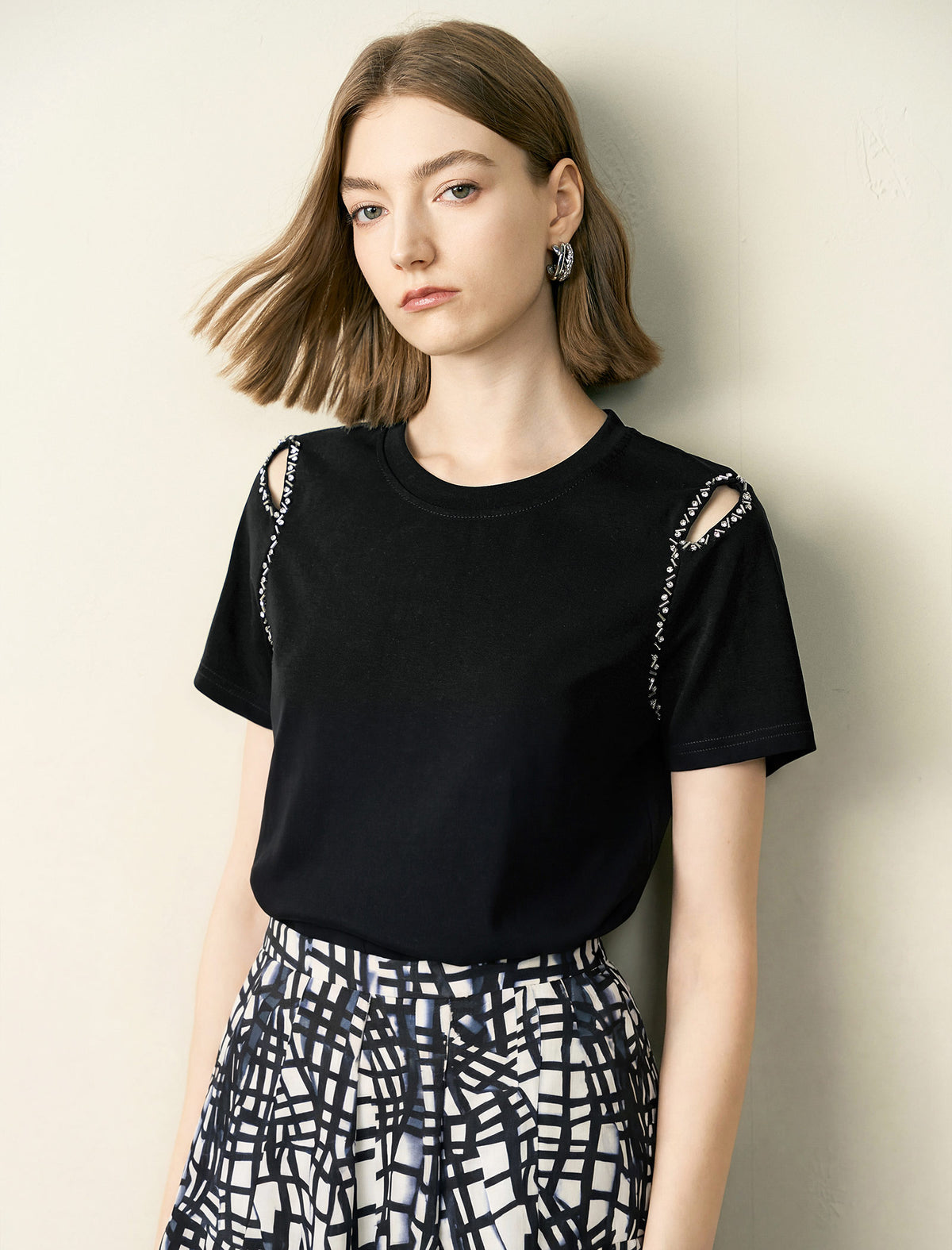 Cut Out Embellished Short Sleeve Tee