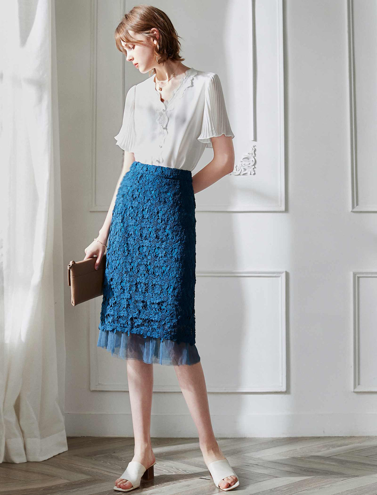 White V-Neck Short Sleeve Chiffon Top
