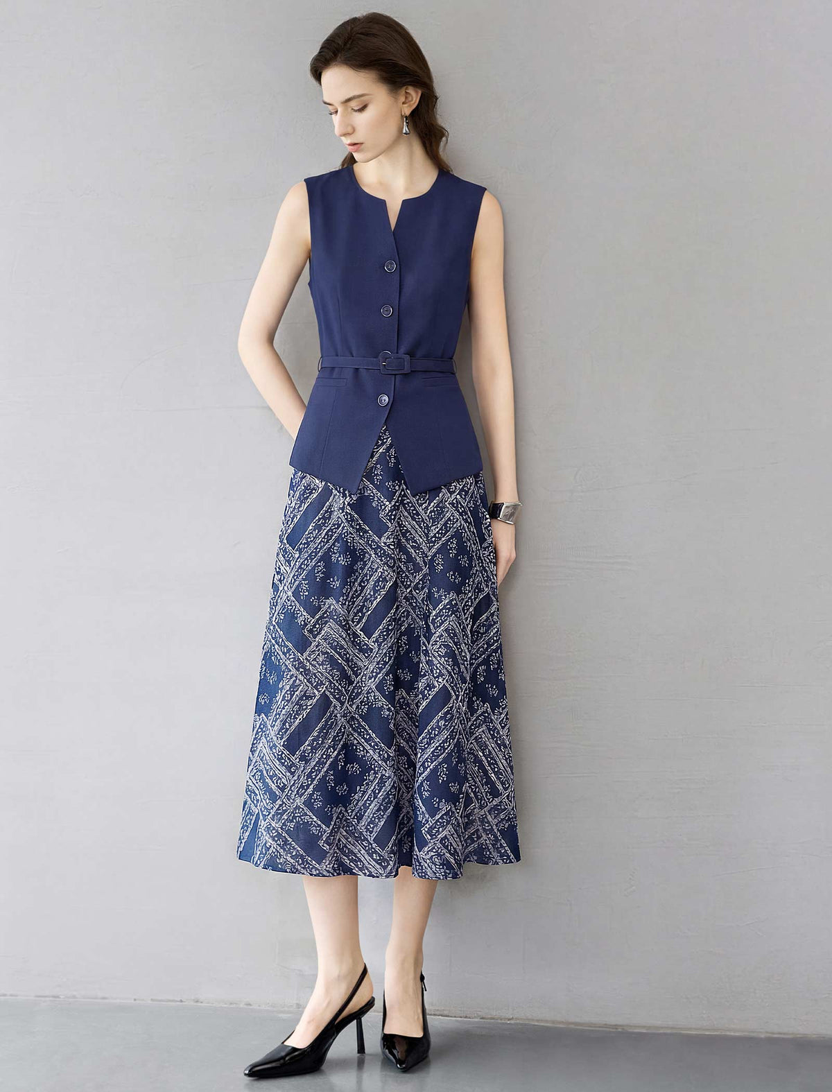 Sleeveless Tailored Vest With Waist Belt