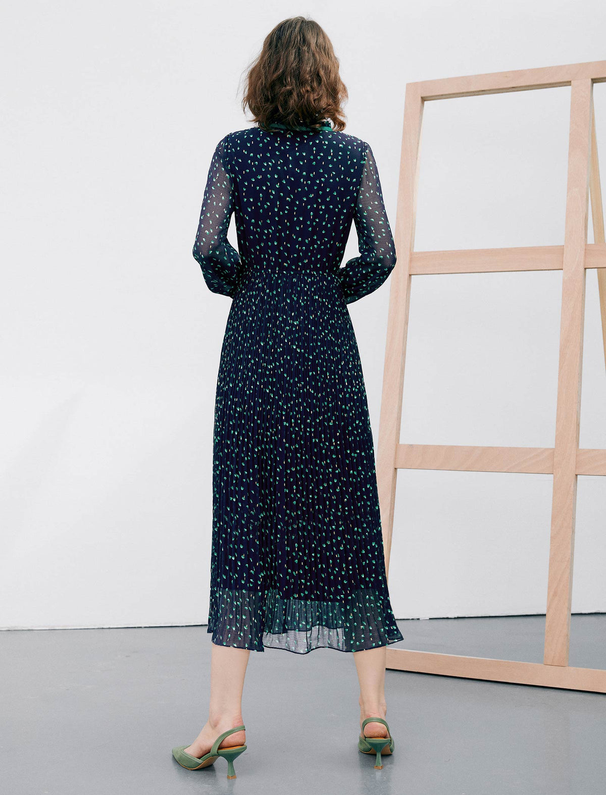 Navy Blue Floral Print Pleated Midi Dress