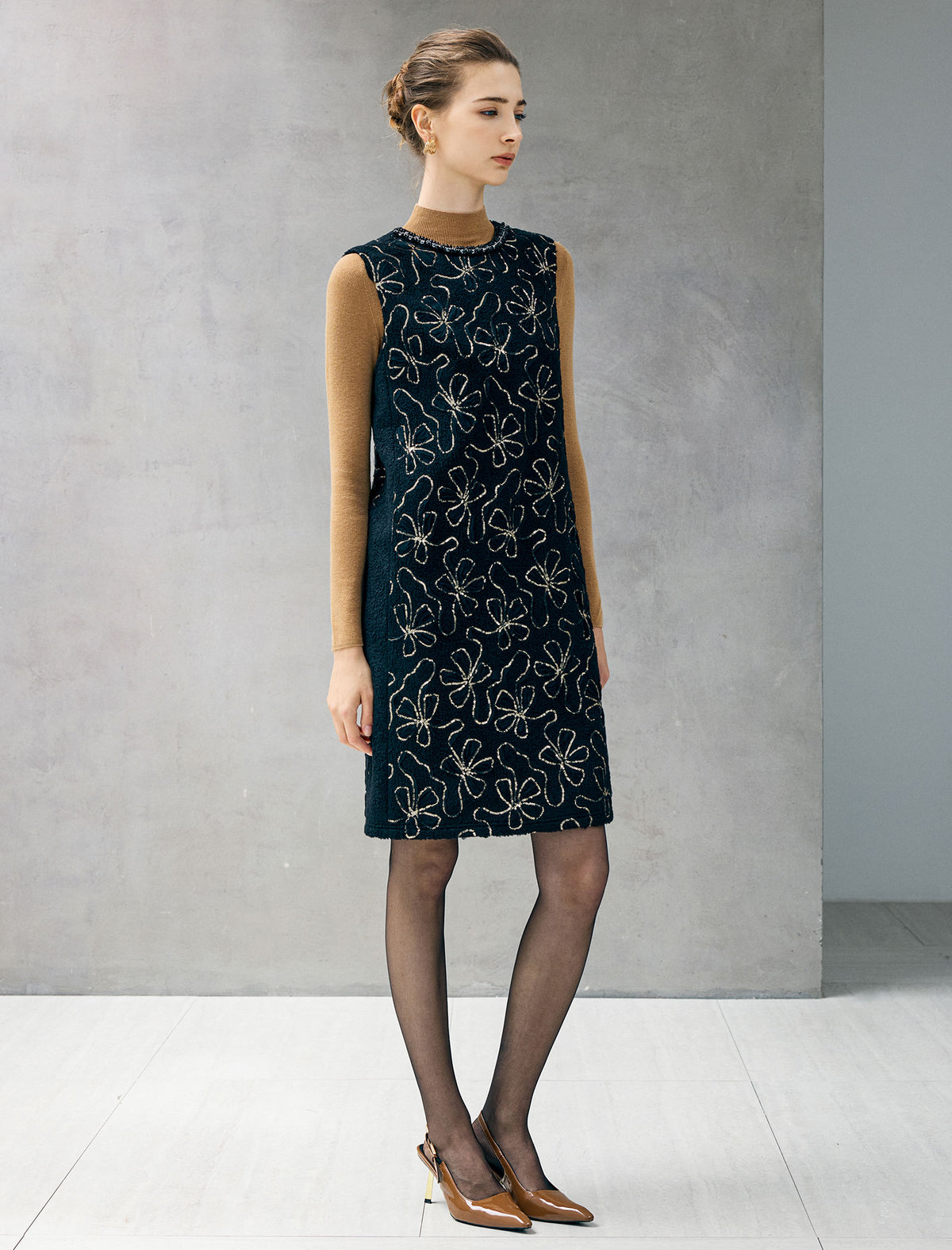 Beaded Neck 3D Floral Sleeveless Shift Dress