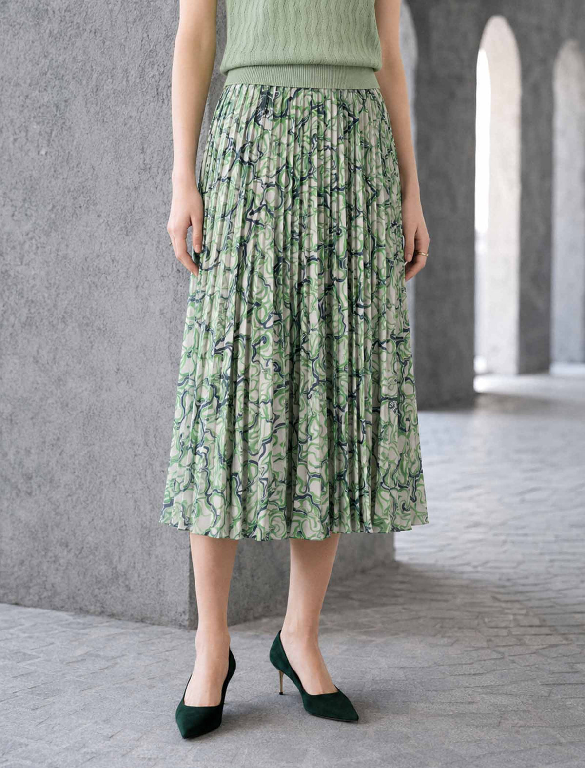 Abstract Print Pleated Midi Skirt