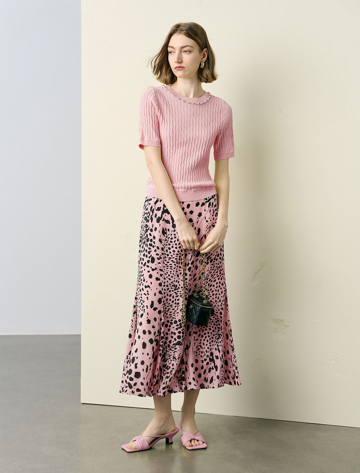 Beaded Collar Ribbed Short Sleeve Knit Top