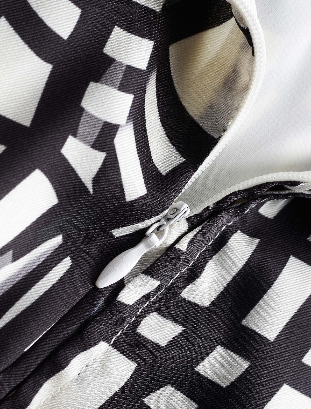 Geometric Print Pleated Midi Skirt