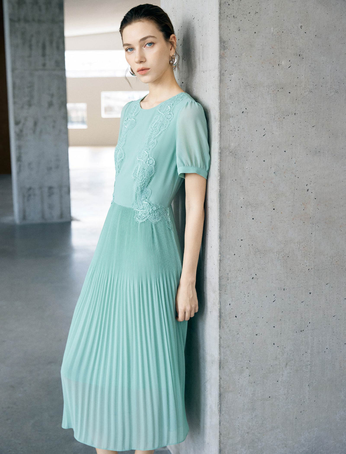 Mint Green Lace Detail Pleated Puff Sleeve Midi Dress