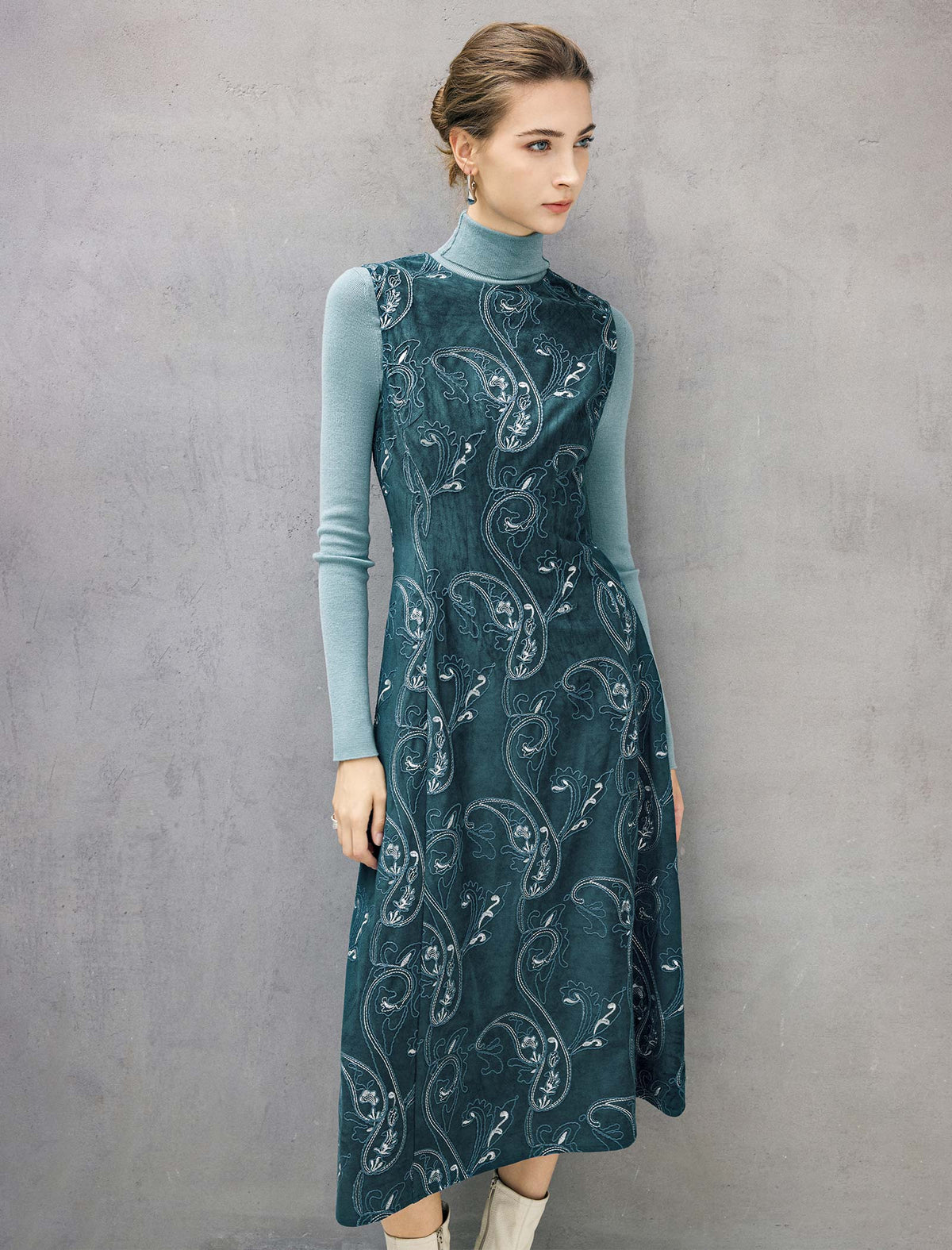 Embroidered Paisley Crewneck Sleeveless A-Line Midi Dress