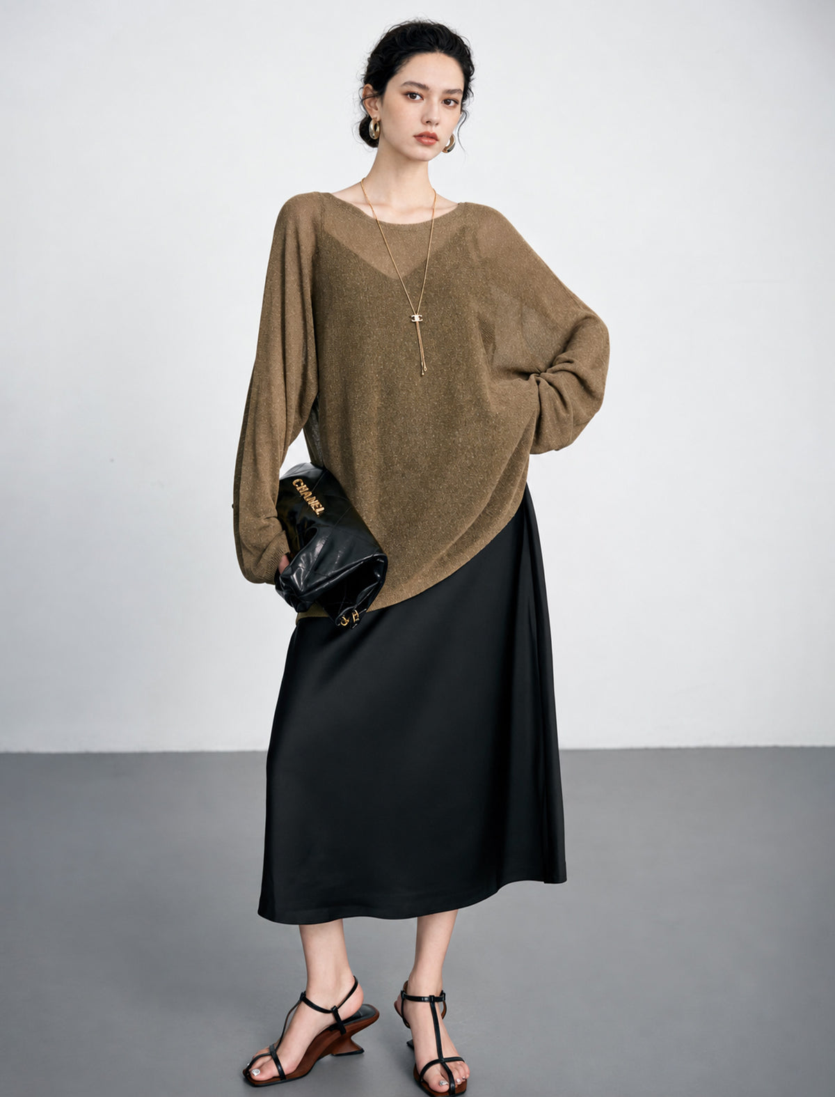 Loose-fitting long-sleeve knit top