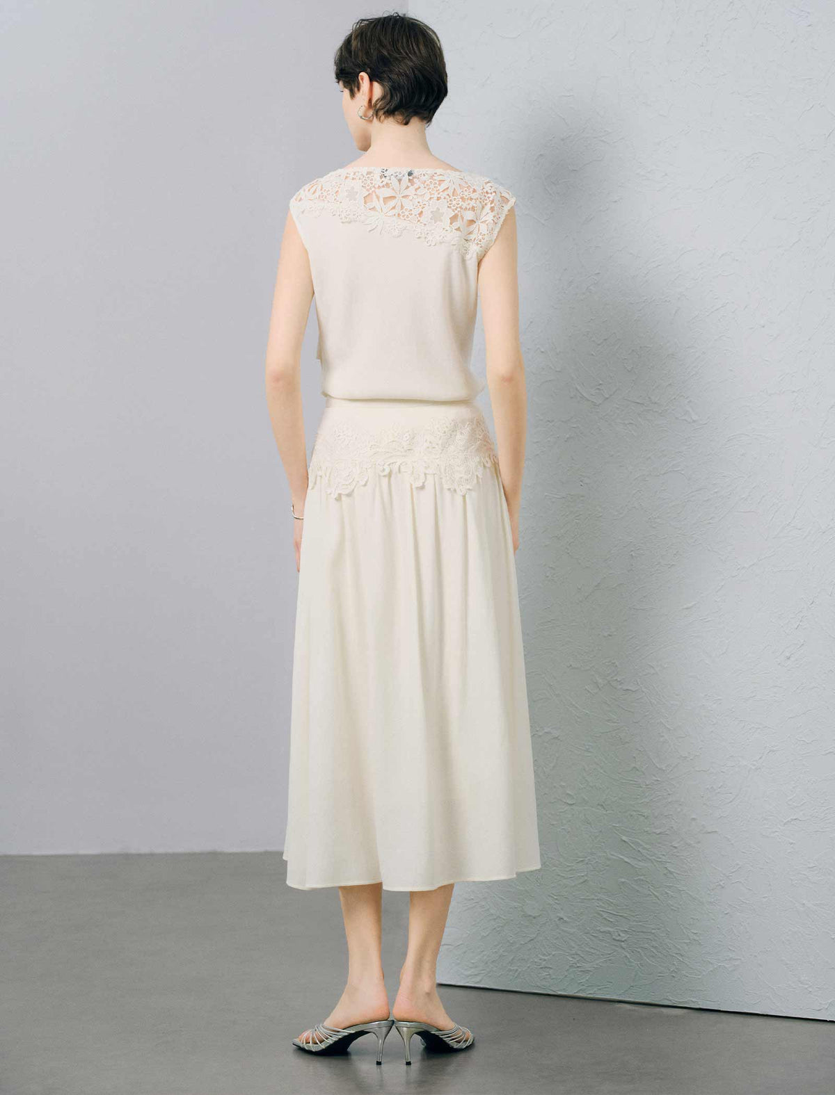 Ivory Floral Lace Boat Neck Sleeveless Tank Top
