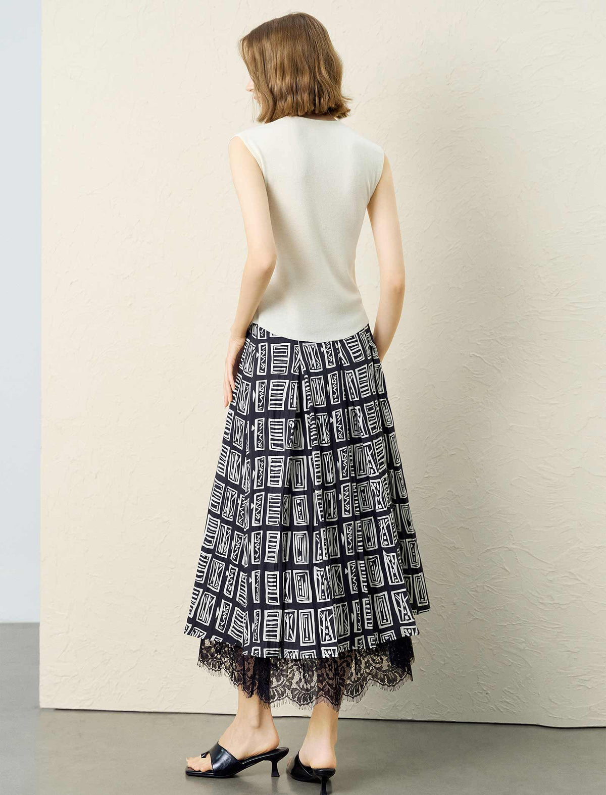 Ruched Knit Sleeveless V-Neck Top