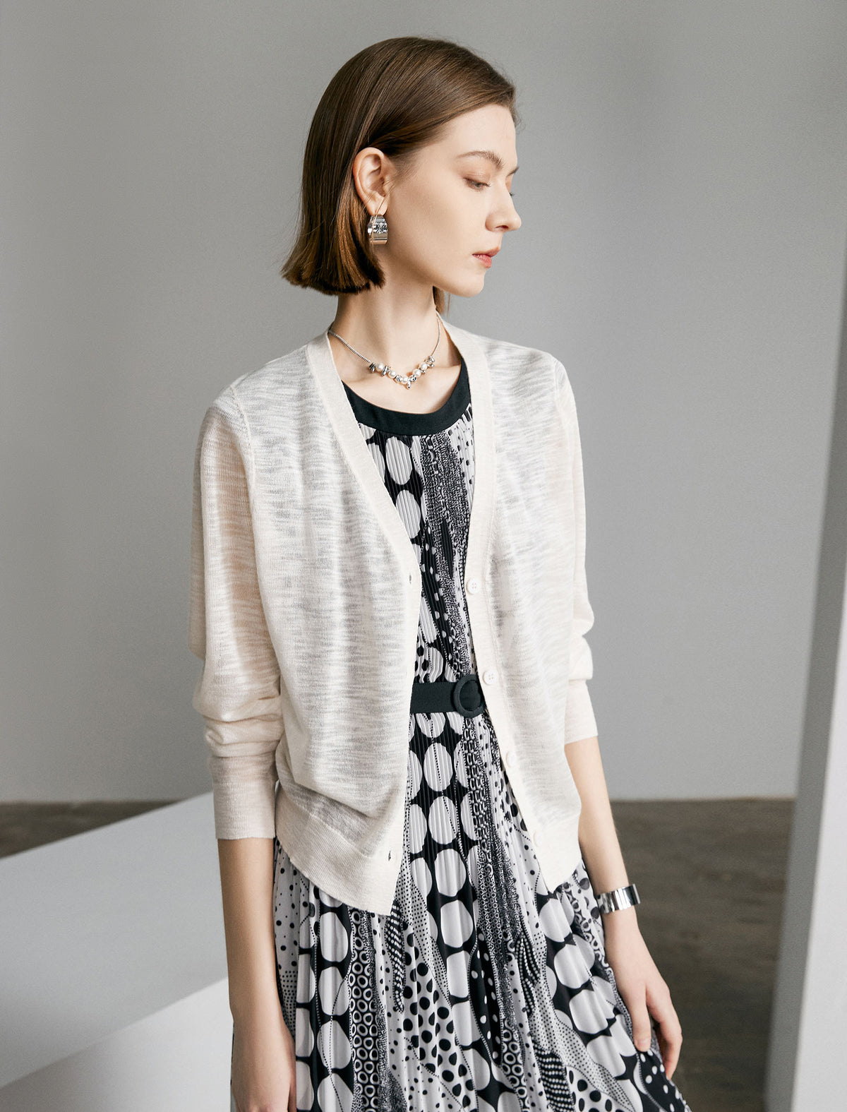 Lightweight Solid Color V-Neck Knit Cardigan