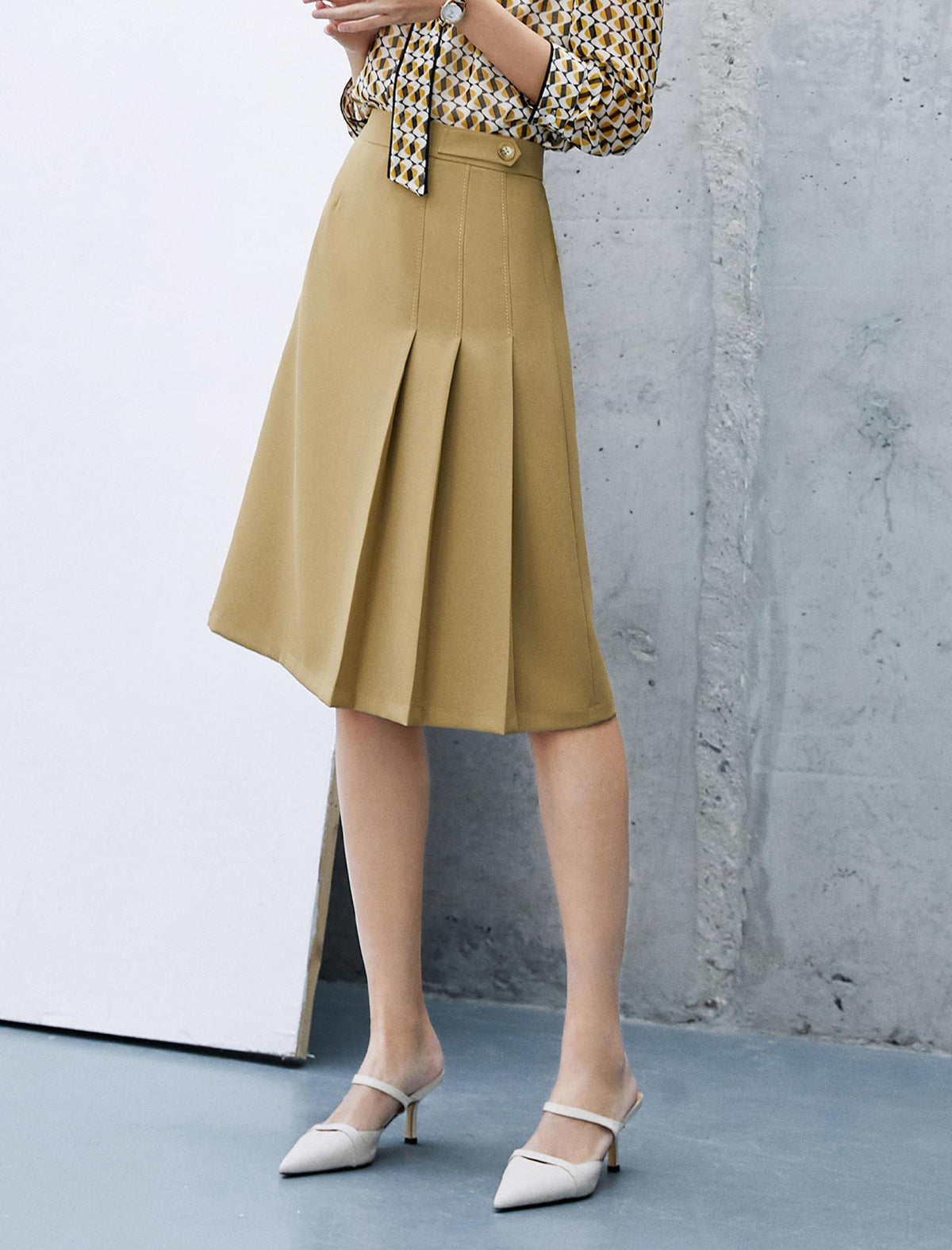 Asymmetric Solid Color Pleated Skirt